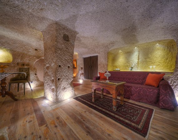 Antique Cave Suite